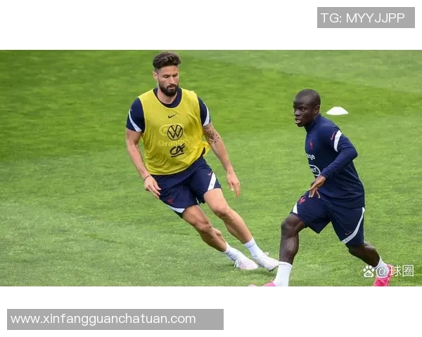 足球明星们的珍贵友情瞬间展现团结与激情的美好时光